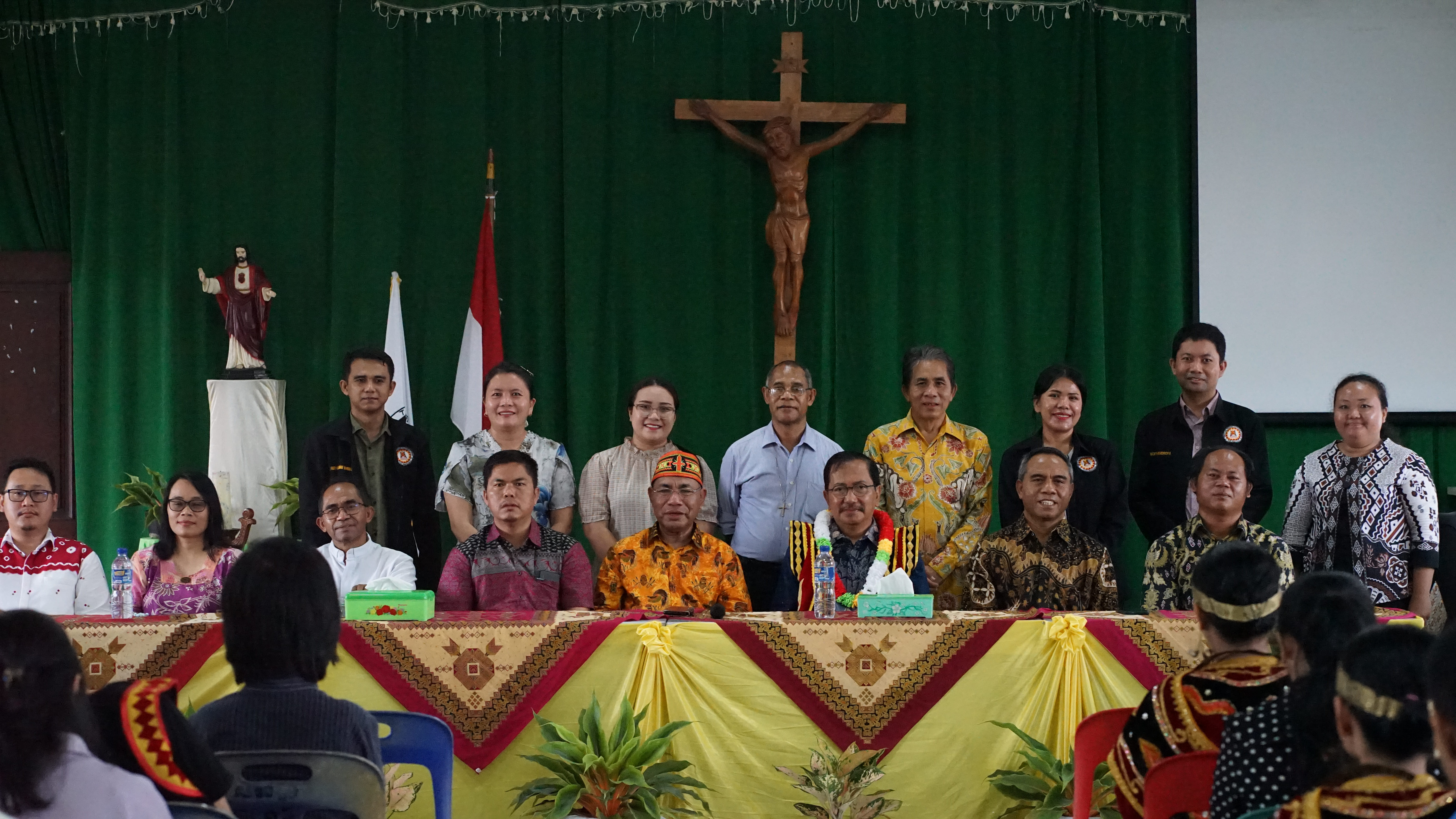SEREMONIAL PENYAMBUTAN DIRPEN KATOLIK DITJEN BIMAS KATOLIK KEMENAG RI DI STP DIAN MANDALA GUNUNGSITOLI
